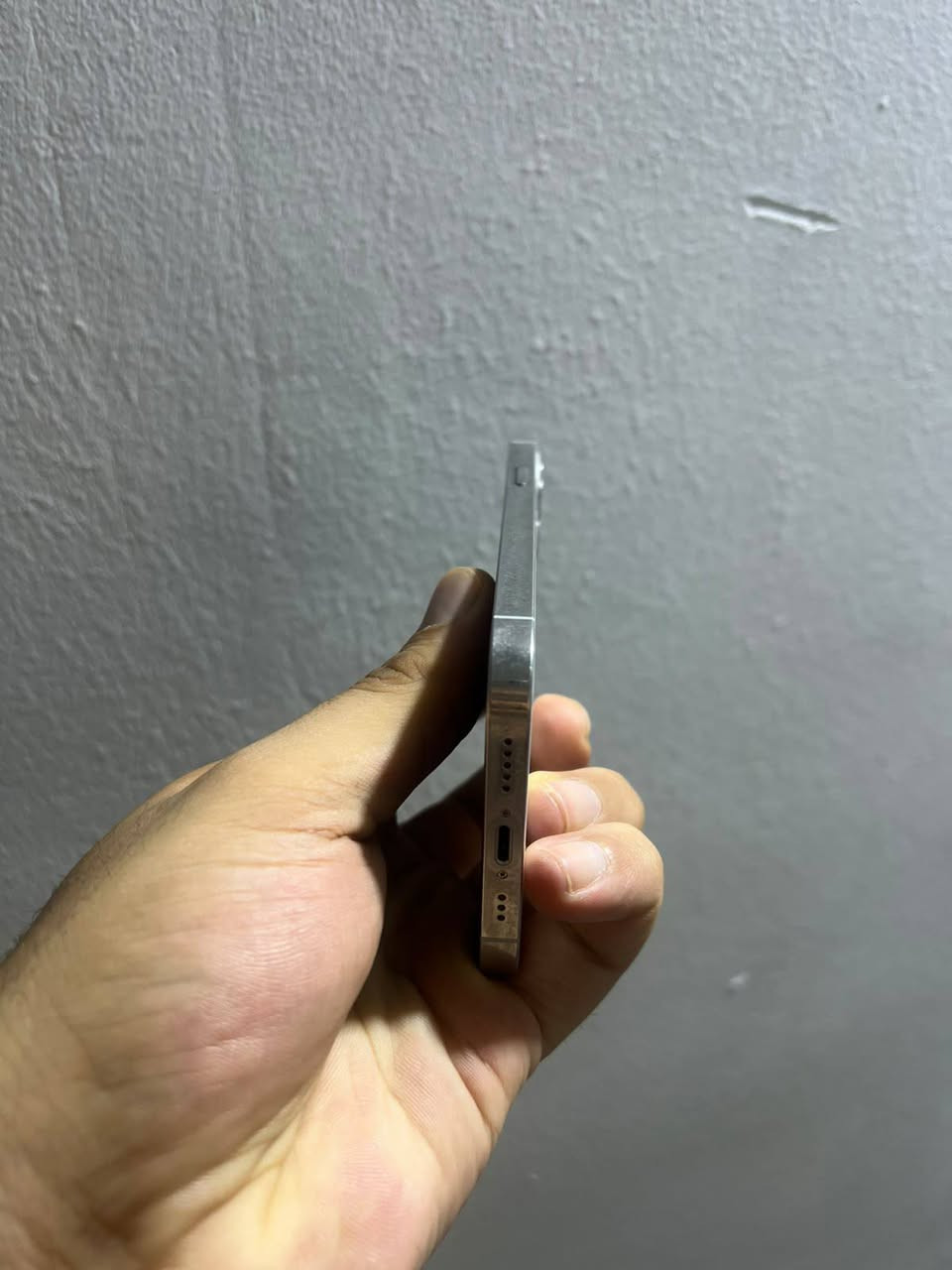 ايفون 12 برو جهاز عربي شرق اوسط وتر مامفتوح ذاكره 128 بطاريه 74 فقط ضهر مكسور ويا حافضه اصليه السعر 325 وبي مجال عنواني بغداد البلديات الاستفسار واتساب ***********
