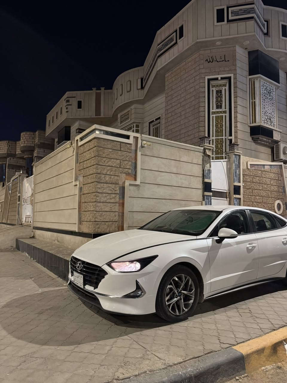 السلام عليكم ، سوناتا للبيع خليجي موديل 2020 السيارة كفاله بأسم شركة انطيك بيها وكالة عامة السنة الجاية تصير حرة ، مكينتها 2.0 دوش گير MPi السيارة ماشية 80 الف كيلو ، السيارة جديدة حيل رايدها ب 175$ وبيها مجال بسيط 
للتواصل : ***********
