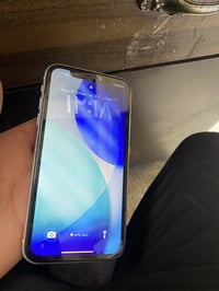 ايفون ١١ عادي مبدل شاشه والفيس ايدي شغال مساحة ٦٤  بطاريه ٦٩  رايده١٢٥...