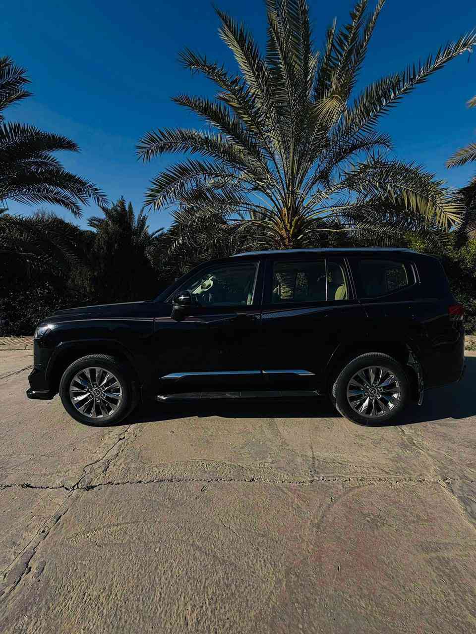 السلام عليكم
من رخصة الادمن المحترم 🙏

تويوتا لاندكروزر 🔱

فئة GXR 🔱

موديل 2024 خليجي بريم 🔱

محرك v6 دبل توربو 🔱

رقم بغداد مميز 🔱

مواصفات السيارة 
—————————
‎تشغيل عن بعد 
تدفئة مقاعد 
حساسات 360 
كامرات 5 
جنطة كهرباء 
تحديد مسار
مثبت سرعة وهالامور 
نقاط عمياء بالمري 
شحن لاسلكي 
—————————-
‎السيارة مكفولة عدا شبر واحد فقط بمقدمة البنيد مصبوغ 
والسيارة جدا نظيفة استعمال شخصي وصيانة داخل وكالة ساز والسيارة باسمنا تحويل مباشر 

والسعر جدا مناسب بالنسبة لخواتها 
للاستفسار عن السعر والتفاصيل 

مهندس ازهر 
***********
