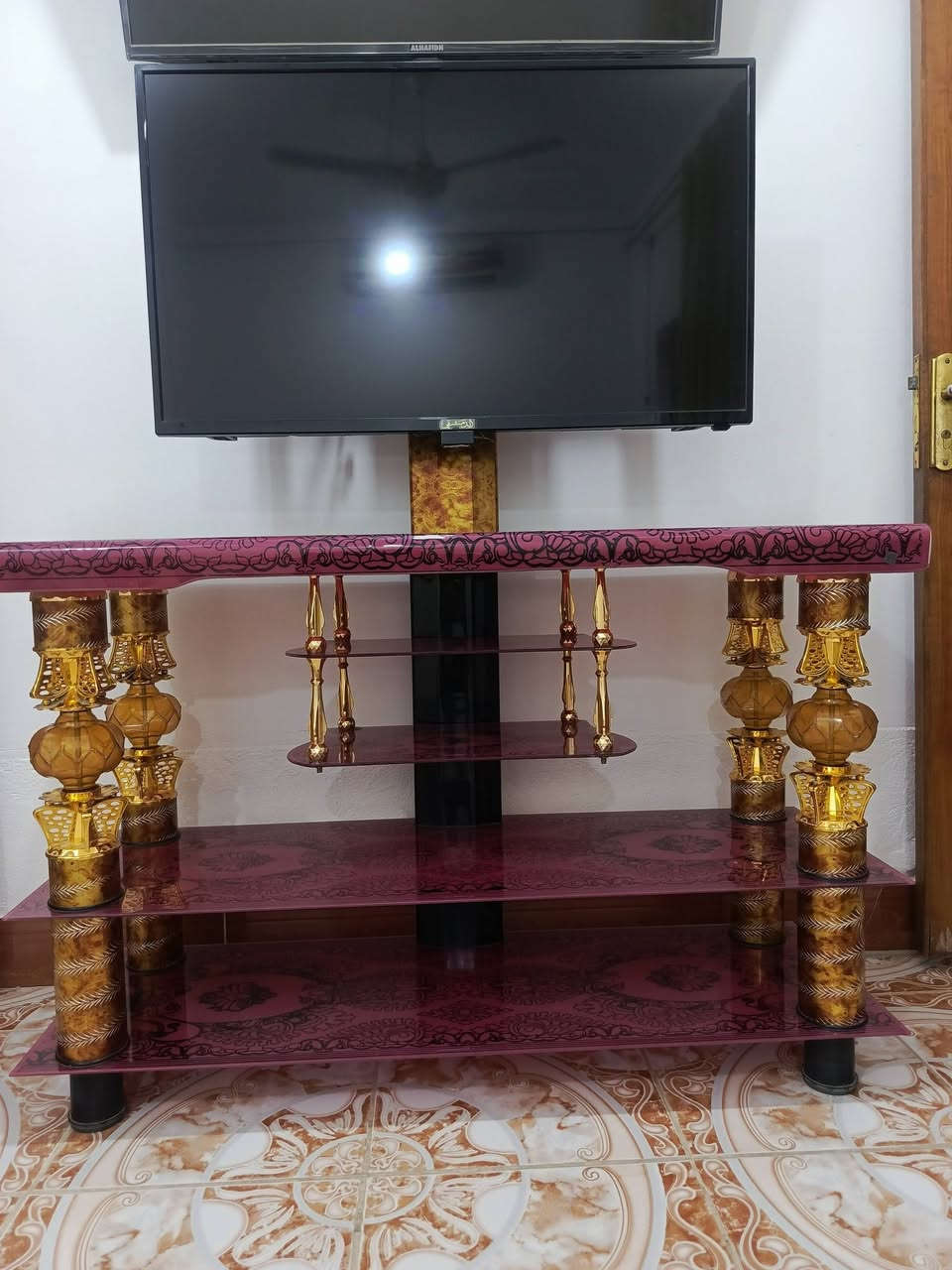 ميز بلازمه زجاج للبيع
مكاني حي العسكري الصدر الاول

واتساب : ***********
تلكرام : @N9M66
