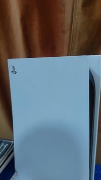 بلاي ٥ • نظيف جداً • ملحقات كاملة