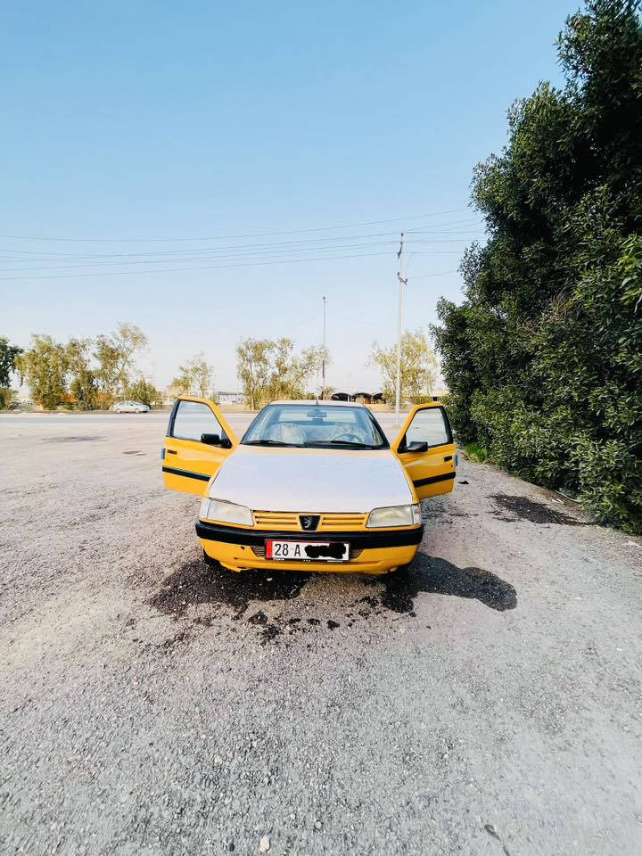 بيجو مديل 2010 انكليزي سنويه لل30 تحويل مباشر
  مصفره هيئه وغرامات السعر 21 وبيه مجال 
للأتصال ***********
مكينه وكير كلش نضيفات 
حداديته نضيفه تخم تاير ويل كب كهربائيات كله شغاله 

بيعع مستعجل 
مكلف بلنشر.  رقم صاحب السياره ***********
