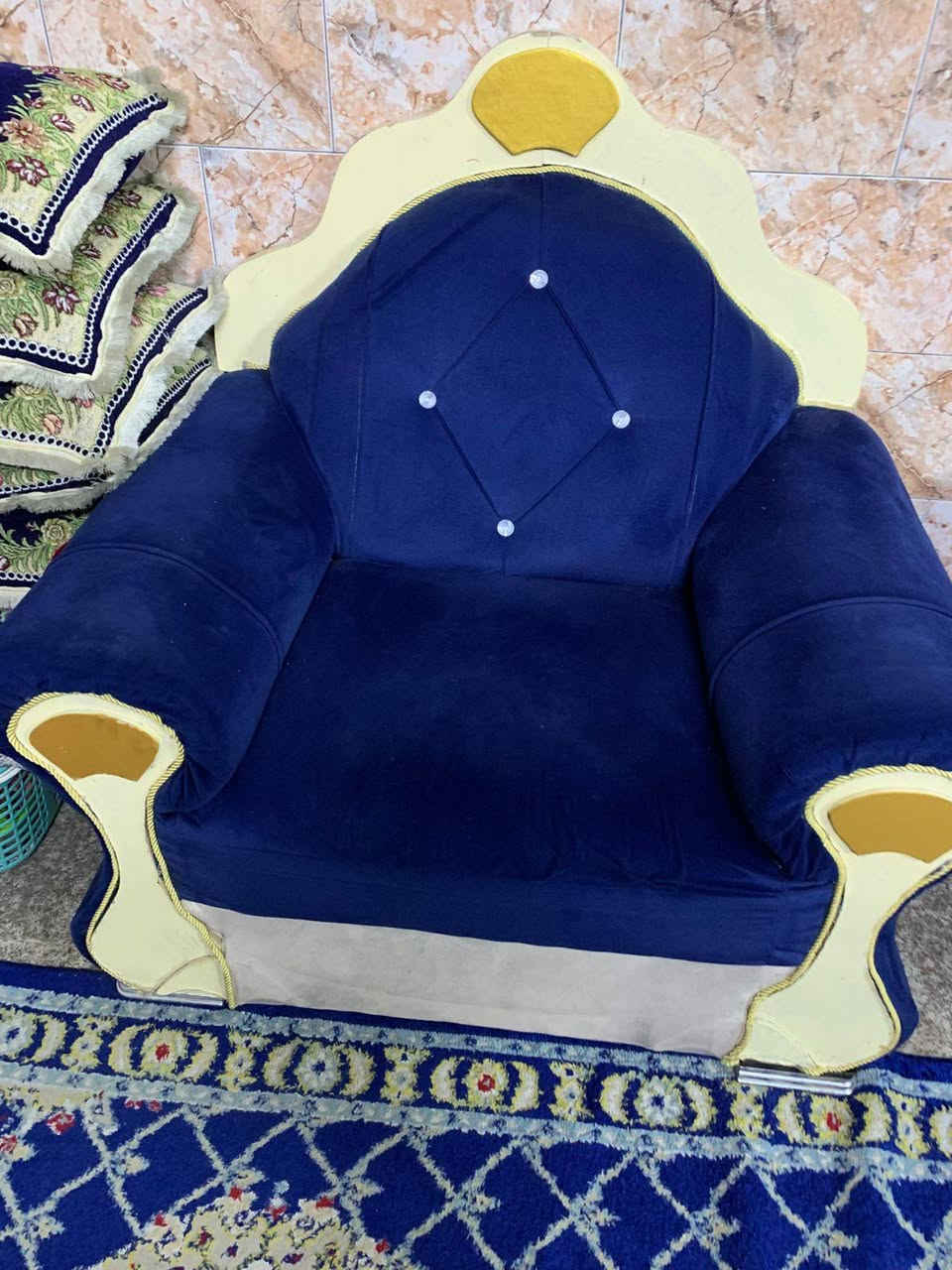 تخم ملكي مابي اي ضرر 10 مقاعد ب300 وبي مجال بسيط العنوان بغداد مدينة الصدر ***********
