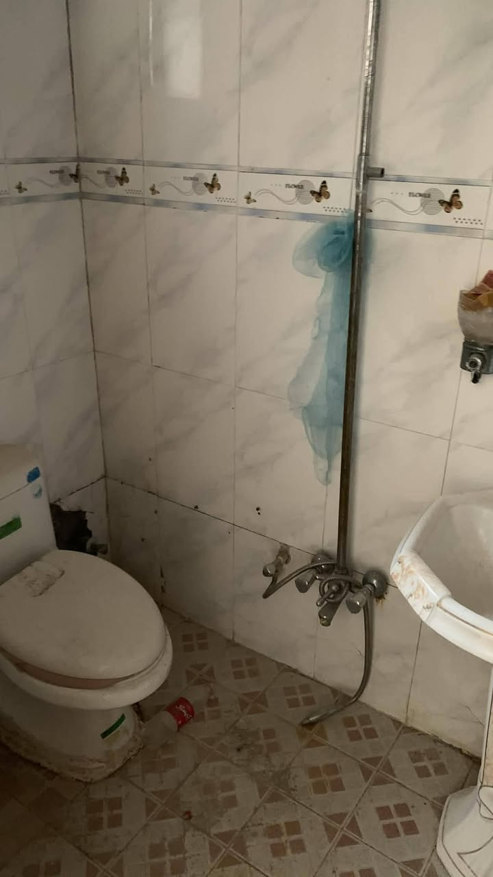 السلام عليكم مكتب عقارات الشمس  مقابيل المستشفى التركي !!!
                         بإدارة ((أحمد الگريطي))
                    
    ☎️*********** 
                        ☎️*********** 

🏠مشتمل للايجار يحتوي على صاله ومطبخ ومجمع صحيات وغرفة بالطابق الثاني مجهز تانكي سخان ماطور ماء 

⁦^⁠_⁠_⁠_⁠_⁠_⁠_⁠_⁠_⁠_⁠^⁩⁦(⁠✯⁠ᴗ⁠✯⁠)⁩⁦(⁠✯⁠ᴗ⁠✯⁠)⁩⁦^⁠_⁠_⁠_⁠_⁠_⁠_⁠_⁠_⁠_⁠^⁩

🌎 الموقع حي الاكرمين قرب مدرسة علي جواد الطاهر 

 ⁦^⁠_⁠_⁠_⁠_⁠_⁠_⁠_⁠_⁠_⁠^⁩⁦(⁠✯⁠ᴗ⁠✯⁠)⁩⁦(⁠✯⁠ᴗ⁠✯⁠)⁩⁦^⁠_⁠_⁠_⁠_⁠_⁠_⁠_⁠_⁠_⁠^⁩

💸💰 قيمة الإيجار 200
