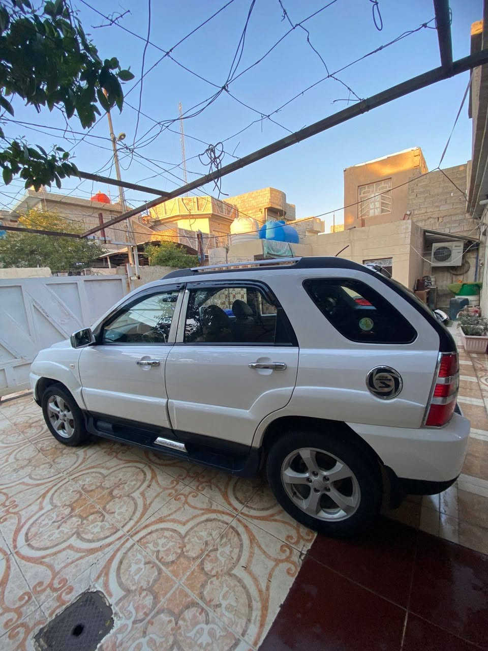 السلام عليكم سبورتج فول موصافت TLX سيارة كاملة اي نقص مابيها بدن صبغ بس بارد رقم بغداد انكليزي باسمي تخم تاير جديد ولايت زنون باتري جديد فتحة كشن جلد مري شفط حسسات بلادي تدفئة بل الكشنات والسونار موجود بل المنشور مكان السيارة ديالى مرواس بسيارة احدث عالية ***********السعر ١٣٠
