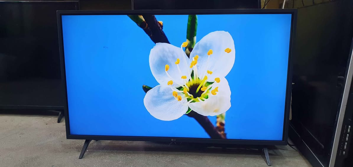 تەلەڤیزۆنی LG سمارت HDR قەبارە 43
مۆدێل LM 6300PVB سەتەلایتی تێدایە
نرخی 160000 لە هەولێرە پەیوەندی بکەن
بە واتساپ و ڤایبەر *********** أربيل, العراق
