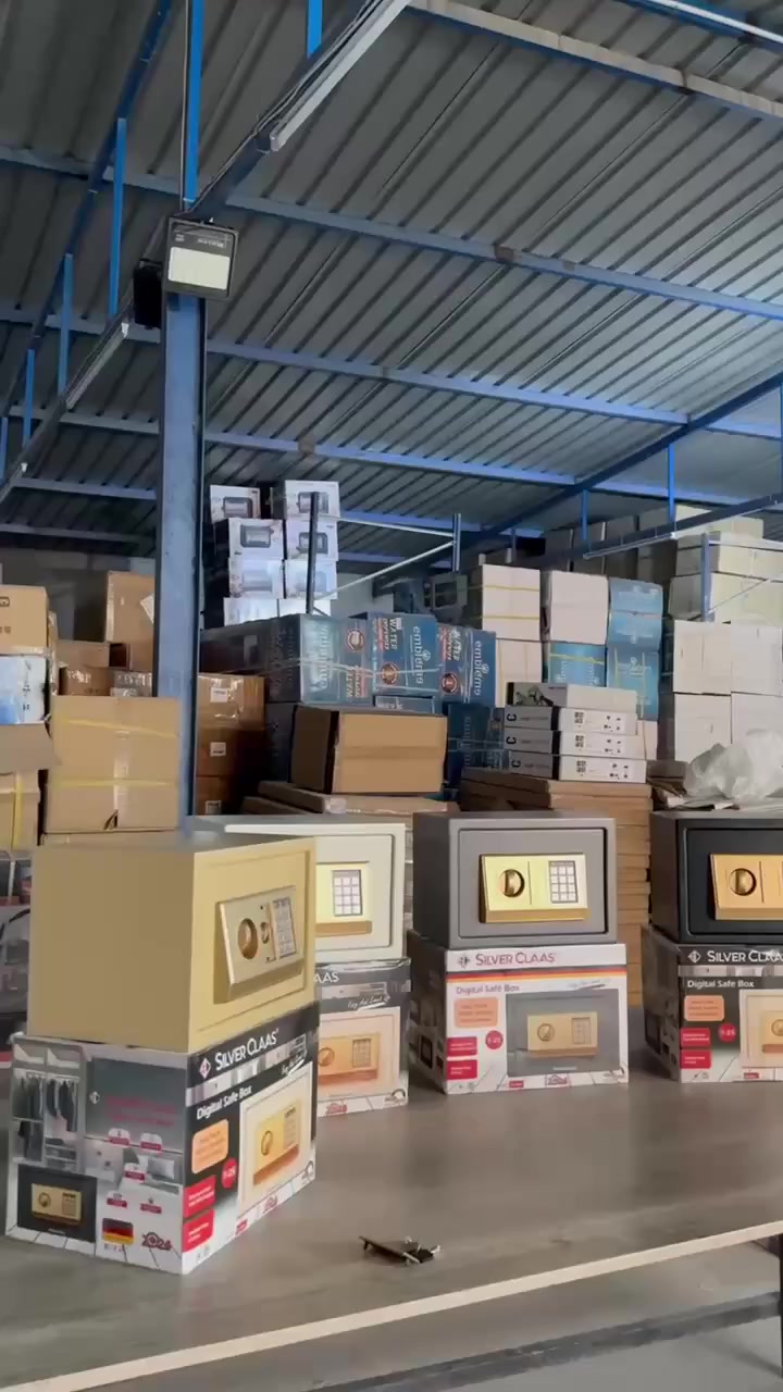 قاصة  من سلفر كلاس 
المميزات:
قاصة مثالية للاستخدام المنزلي
يوفر صندوق لحفظ الآمن 
هيكل خارجي من المعدن عالي الجودة
يمكن وضع رمز حماية مكون من 1-8 أرقام
بطانة من السجاد في الجزء السفلي الداخلي لحماية مجوهراتك وساعتك الثمينة وبطاقتك وأموالك من أي تلف أو ضرر
يوجد توصيل الجميع محافظات العراق 
الطلب وتساب ***********
