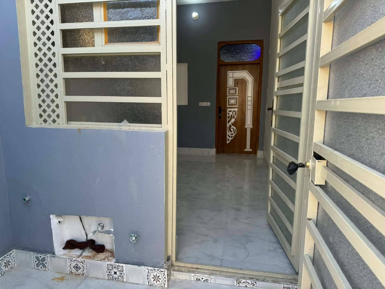 🏡✨ بيت للبيع – فرصة مميزة للسكن ✨🏡
📍 الموقع: الكوفة – حي ميسان، شارع الزوار
خلف سكله الكرعاوي
🔹 المساحة: 60 متر
🔹 التصميم: خرطة كربلائية مرتبة
🔹 نوع البناء: صب + طابوك نهروان
🔹 يحتوي على درجولة
💰 السعر: 33 مليون دينار
(قابل للتفاوض)
📞 للاستفسار والتواصل:
***********
⚡ فرصة مناسبة للسكن وبسعر مناسب
والله يكتب نصيب المشتري 🌹
