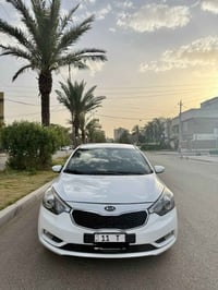 كيا فورتي موديل 2016  رقم بغداد  مكينة 2000 دوش حادثها جاملغ وبنيد بدو...