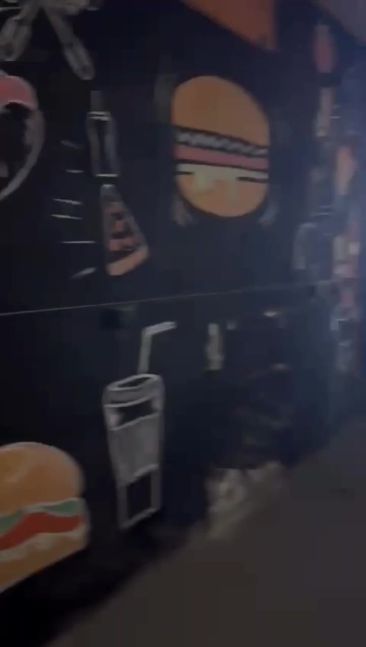 السلام عليكم 
محل للبيع الخليفة شارع المطاعم 
للاستفسار ***********
