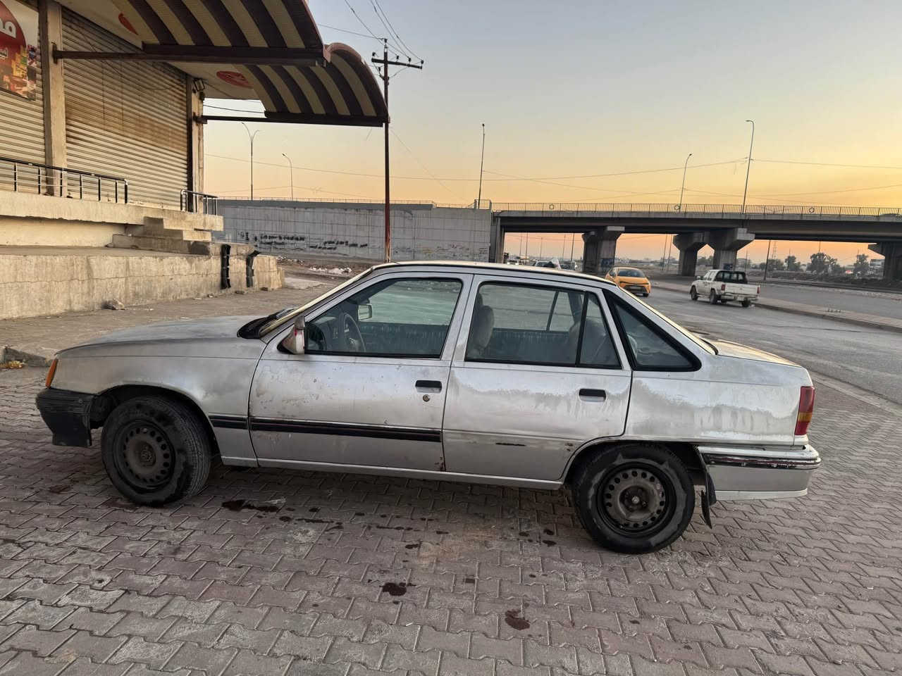 دايو ريسر موديل 92 خليجي، لون رصاصي، رقم كركوك.

🔹السنوية لحد سنة 2027 وباسمي السيارة.
🔹البيع بشرط تحويل أو وكالة.
🔹بيها بطاقة بنزين.
🔹محرك 16، يمشي عالبنزين العادي، كير أوتوماتيك بيلاد مو محور.
🔹السيارة بدون صبغ.
🔹كير ومحرك بشرط لا صرف ولا بخار.
🔹وغراض الكاديت كله ترهم اله هي نفس الشي.
🔹بيها تبريد بيلاد مو محور بس ما يشتغل حاليًا ويحتاج تصليح فقط.

السعر 33 ورقة
مكاني كركوك
والشراي يخابرني 
0️⃣7️⃣7️⃣2️⃣5️⃣5️⃣0️⃣4️⃣2️⃣7️⃣5️⃣ كركوك, العراق
