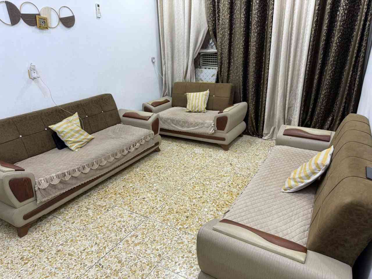 للبيع عنوان الزعفرانيه
***********
الغرفه 500
التخم 400 وبي مجال
