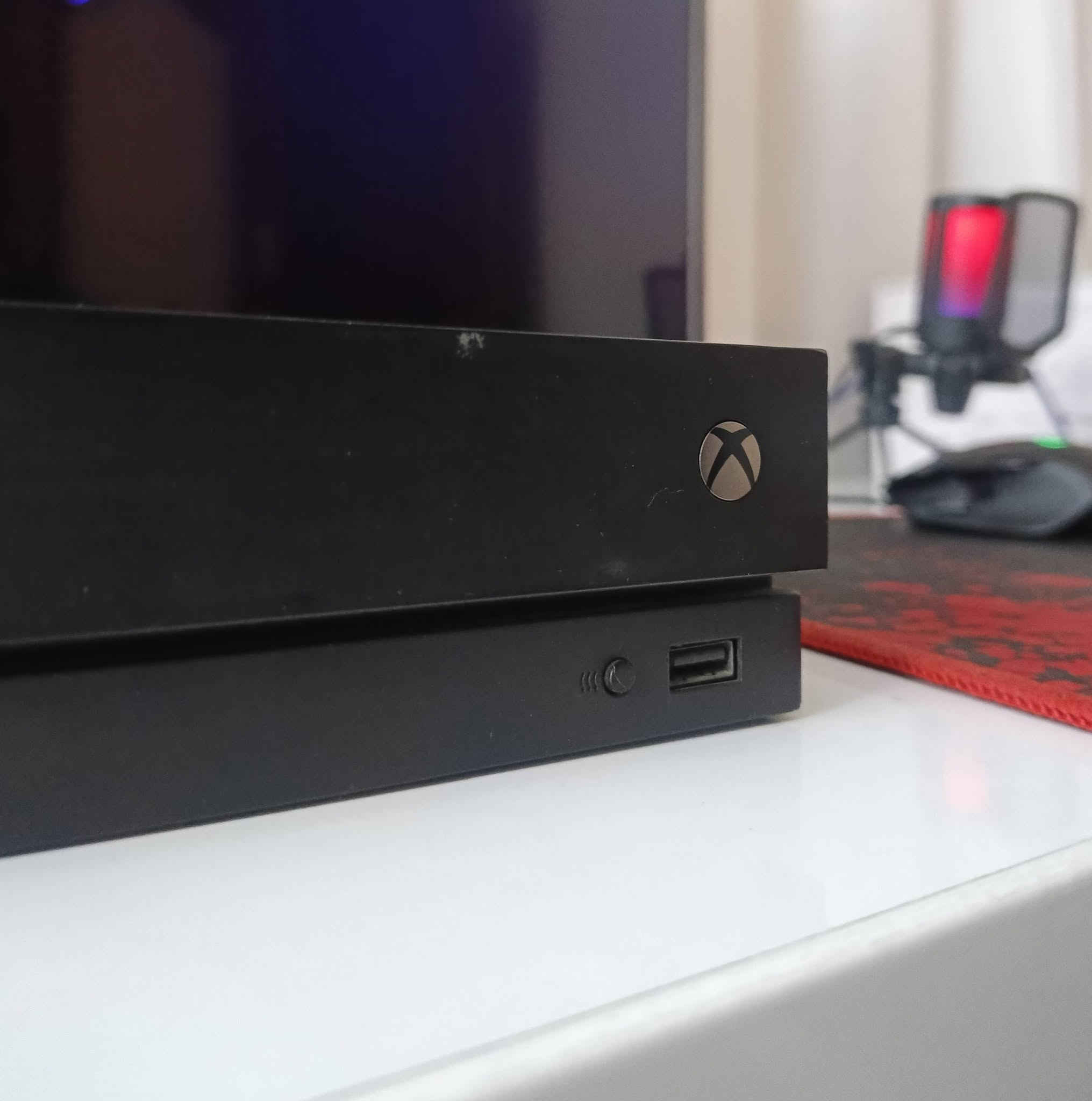 Xbox one x
-مو شغال بيه كم عطل وما متفرغ له ابيعه فحم يفيد قطع غيار(بدون اي ملحقات فقط الجهاز) 
-حط سعرك


**إذا كنت صاحب هذا الإعلان وتريد حذفه لأي سبب، رجاءا أرسل رسالة إلى الدعم الفني**