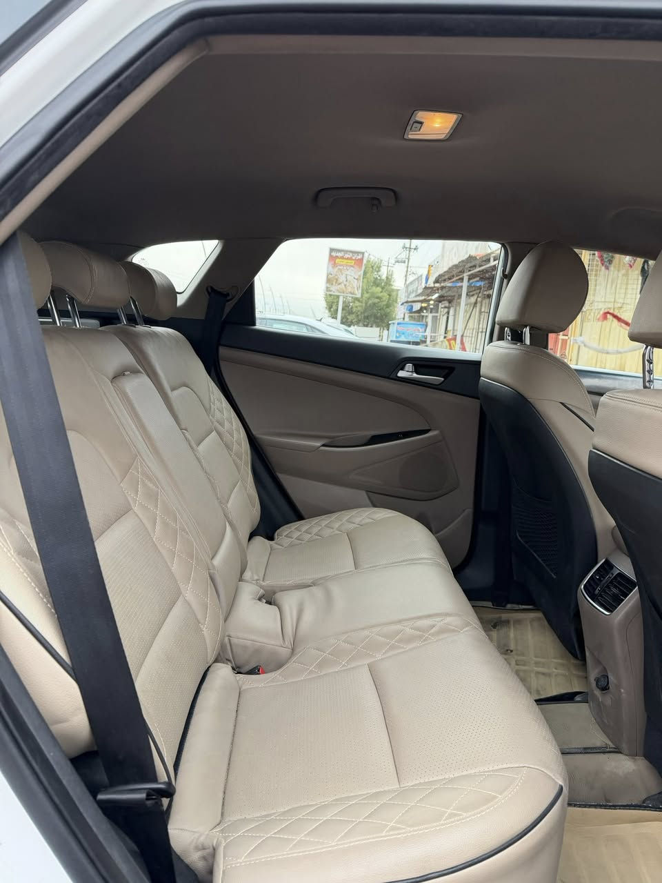 توسان موديل ٢٠٢٠ خليجي فول مواصفات ٢ قطعة على شبر بارد ونص جامرلغ خلف السايق صبغ مع تبديل گازكيت السعر ١٨٠ ورقه رقم التلفون ***********
