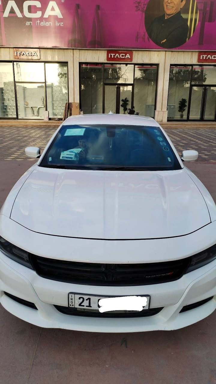 السلام عليكم دوج جارجر للبيع  2017  السيارة اس اس اكس تي مواصفات معروفة السياره تجي بصمة، تشغيل عن بعد، كشنات حضن، ويل كب 18، مكينة 3600،  للاستفسار على الرقم ***********
