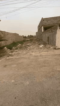 سلام عليكم يوجد قطعه ارض طابو زراعي سند25.        بغداد الشرطه الخامسة الدونم شارع الرباط  المساحة  ٢٥٠  الوجه 8 ونص ونزال ٣٢ طبعا منطقه  كلشي متوفر  بيه خدمات  وكلشي تجي  بعينك وتشوف  وشارع مبلط  وشارع. مالته. كلش. حلو.        سعر  مناسب  جدا رقم***********
