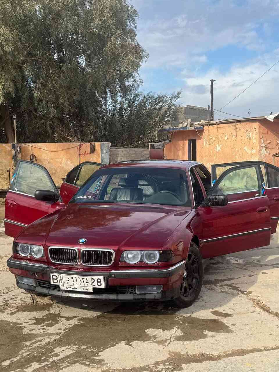 لبيع بيم 740 V8 موديل 2000
مكينه كير مكفولات السيارة جاهزه
من كلشي حداديه  جديده تخم تايرات 
السياره مفوله داخل جلداسود
السعر 80 وبيه مجال 
الرقم ***********
