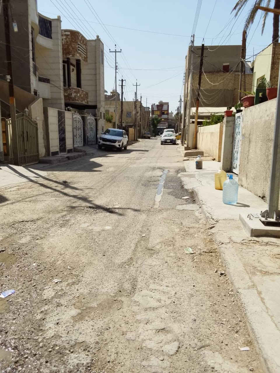 السلام عليكم بيت تفليش يعتبر كاع بناء قديم طابو صرف المكان بغداد المشتل قرب مستوصف المعلمين مساحه 120متر الواجهه 6 النزال 20 
*********** واتساب
