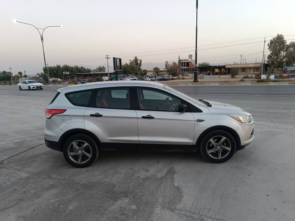 ***********
103 $
فۆڕد ئیسکەیپ 2014
شەریکەی نیڤا
مەکینە 25
مواسەفات بەسمەو شاشەو  کامێرا تەبرید مەرکەزی ویل کەپ نمونە لەجوانی و پاکی بۆنیت و دەرگایەکی بۆیاخە بەبێ ناو بێ ئێرباگ سەنەوی تا 2029 نوێیە 140 میل ڕۆشتوە .... رانية, السليمانية
