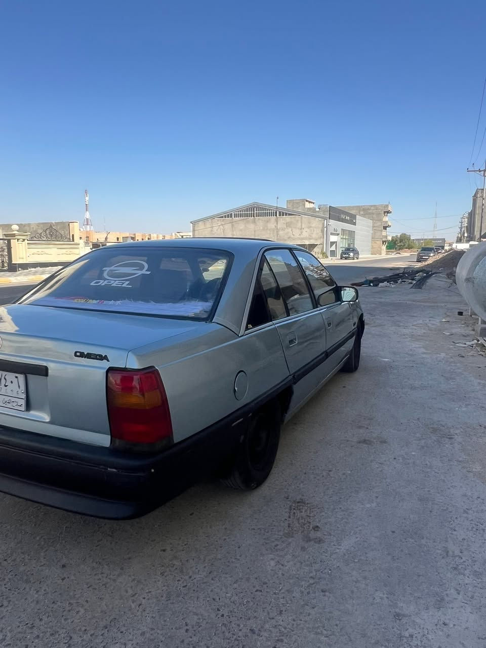 السلام عليكم … الحلال للبيع 
اوبل اوميكا.  بسعر مناسب28  وبيه مجال 
محرك 2000 المرغوب نوزل شرط مال كصه 
كير اوتماتيك. شرط.  بدون عيب 
صدر. امامي خلفي جديد. تخم تاير جديد 
بور ستيرن. ومشط كله شرط 
لايت بكلايت اصليه وكله شغال. 
سلايت وداخل وسقفيها كله جديد 
محرك /كير / صدر/تخم / تاير /كله شرط كهربيات كله شغال
السياره جاهزه متصرف عليه كلشي 
السياره مصبوغه عام بدون ضربه بدون معجون شرط الفحص رقم صلاح الدين الماني سنويه عضم عاج شرط التحويل. مكان السياره تكريت القادسيه رقم 
***********.  بسعر 28   وبيها مجال
