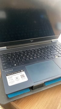 Hp victus   حاله ممتازة مابيه اي خلل جديد وياه شاحنه  حقيبة ماوس وكيبو...