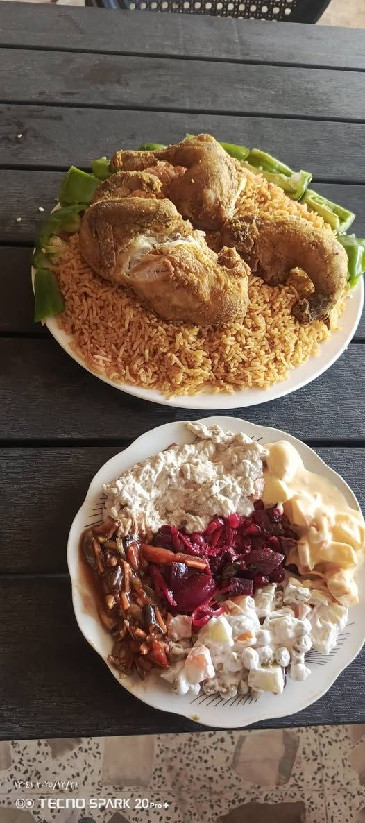 مطعم متكامل للبيع 
كامل متكامل بدون اي نقص 
اثاث كامل ديكور وسقوف ثانوية  اي شي متحتاج
 مع بيج 3،4 متابع المطعم يباع بسبب ضروف عائلية 

قلاي كنتاكي 
قلاي بركر 
شواية سمك فحم 
شواية دجاج غاز 
فرن ييتزة 
ثلاجة 
مجمدة
 ميوزة وكراسي 
شواية كص نوعين 
ميز تحظير 
ميز تحضير للاكلات الغربية 
حماية كنتاكي 
حماية ريزو 
ميز كاشير 
حوض سمك 
كاونتر مطبخ 
سنك 
مغسلة ثنائية 
صحيات داخلية 
بردة 
جام خانة
 ميز تحظير للشوي الاسماك 

📞
الديوانية ام الخيل ساحة الاحتفالات مقابل مدرسه نوبل الاهلية 
***********
