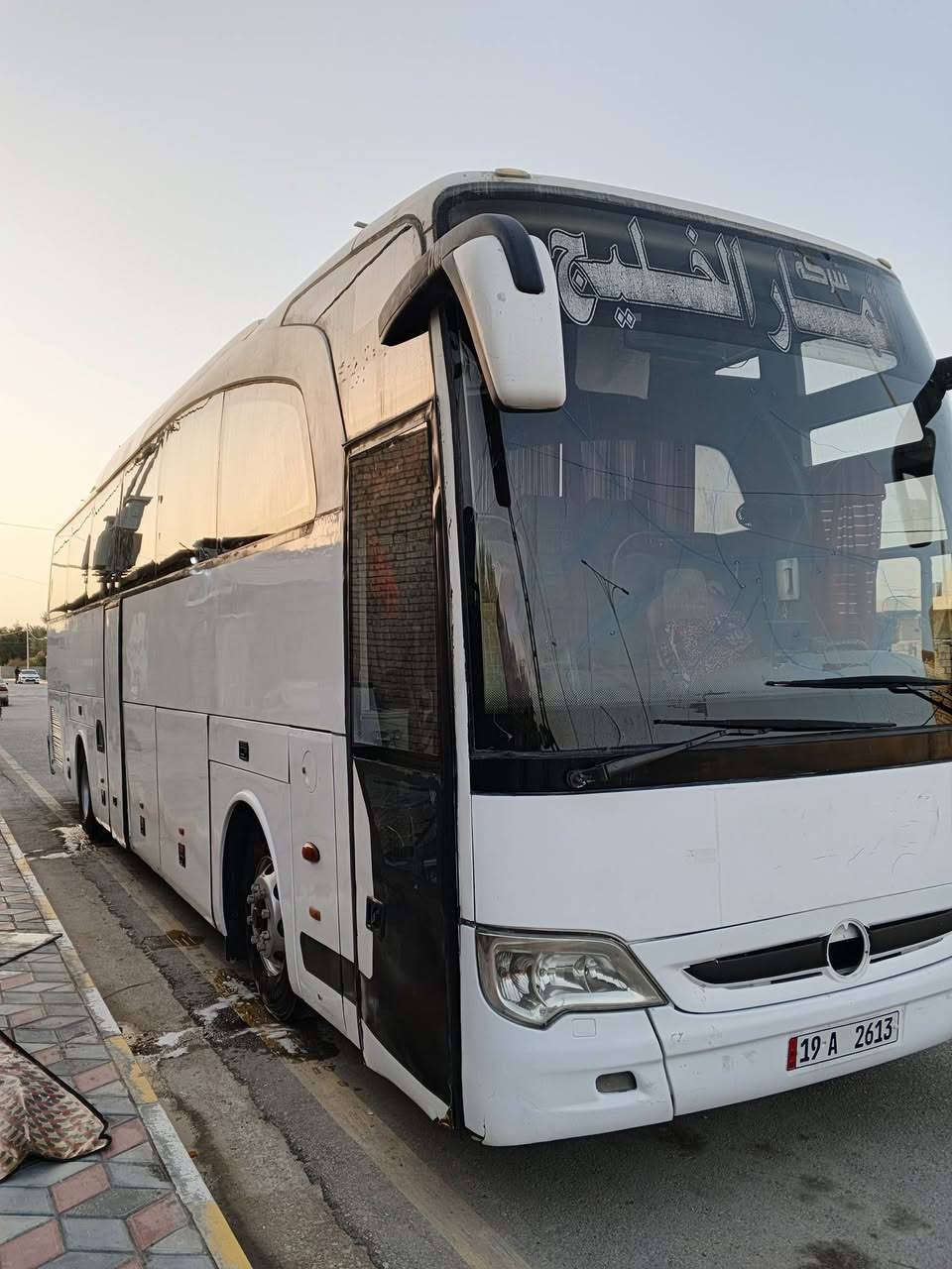 السلام عليكم للبيع باص هونداي شكل الترافيكو موديل 2012رقم نكليزي بسمي مكينه خمس انجوم تبريد صيني جديد تخم تاير جاهز للشغل السعر 315وبيه مجال للاتصال***********
