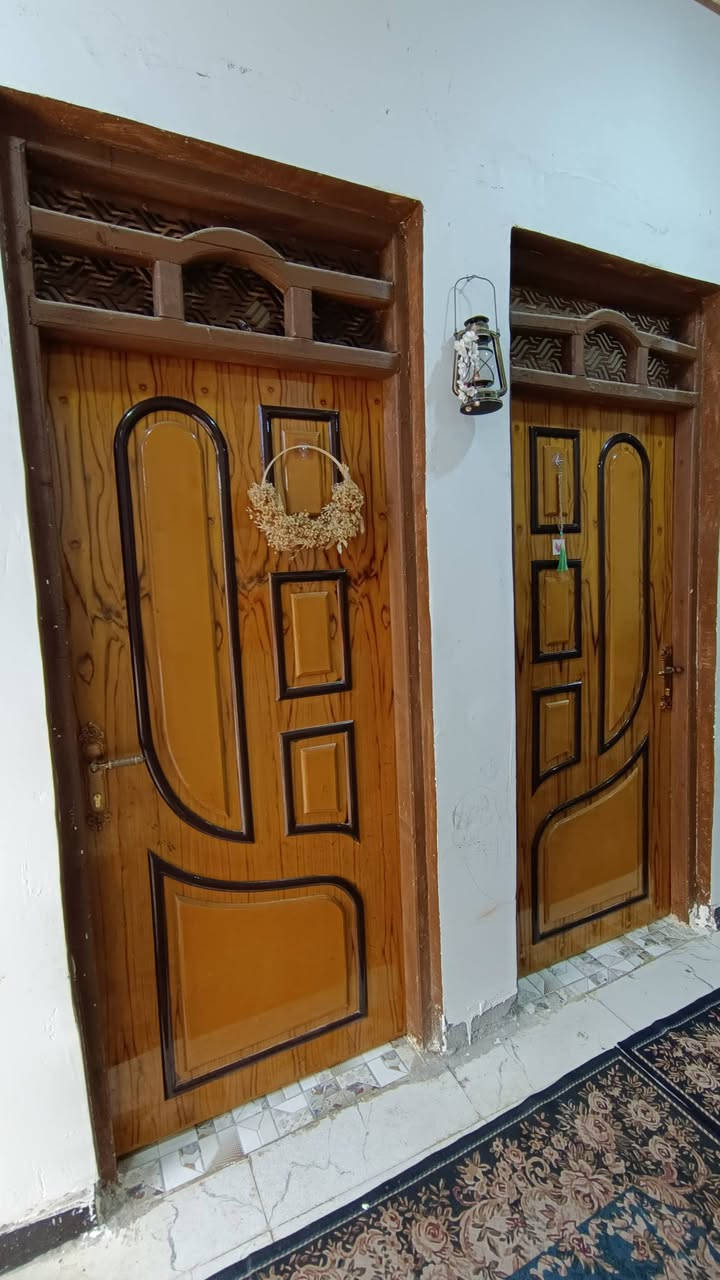 سلام عليكم 
بيت 120متر  زراعي بحي الصحفيين شارع الشيخ   كشمره يتكون البيت من غرفتين وصال ومطبخ وصحياة داخليه وخارجيه بناء بلوك  كهربائي كافة الخدمات موجوده ماء مجاري كهرباء
السعر 47
***********
