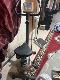 للبيع بايسكل رياضي بحالة جيده جدا وميزان طبي وزن وطول ( يستخدم في الصي...