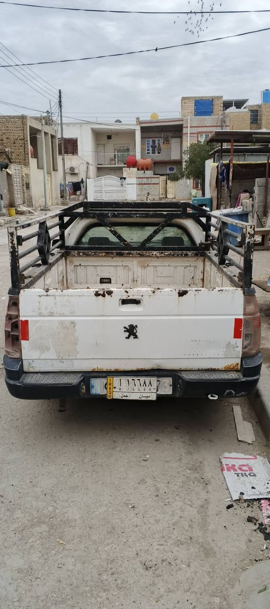 السلام عليكم سياره بيكم اريدو مديل 16سياره كير مكينه مكفول باقي كوم حديد سعر 25ورقه وبيه مجال قليل عنوان ميسان العماره رقم ***********
