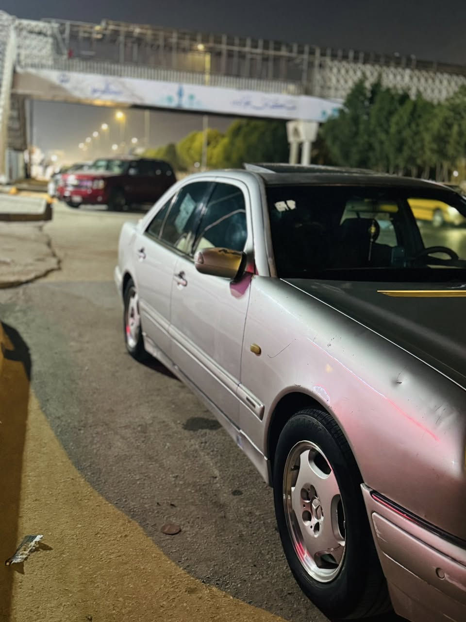 السلام عليكم 
سيارة مارسدس ام عيون 
موديل 1998
السيارة جاهزة من كل النواحي عليها إدامة كاملة 
رقمها أربيل السياره باسمي سنويتها لحد 2031
السيارة كهربائياتها كلها شغاله مكينتها Vالمرغوبة 
مكينة جديدة وكير بلجيس اكسن جديد 
للبيع أو المراوس بلبصرة حصرآ 
سعر البيع آخر قيمة 105$
للتواصل ***********
مكان السيارة البصرة
