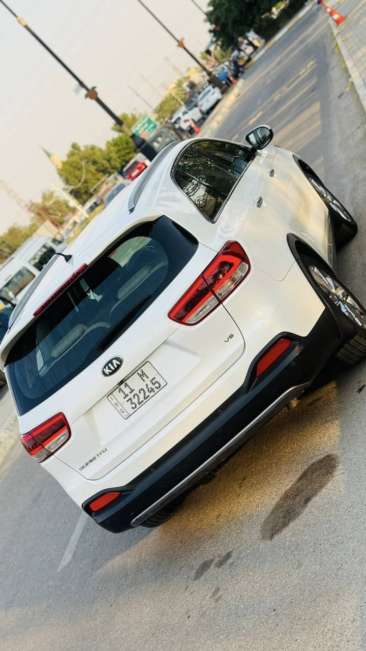 السلام عليكم
سورنتو 2016 خليجي 
ماشيه 150 km
المواصفات 
بصمه تشغيل 
بصمه ابواب 
مري شفط 
اشاير بالمري 
بردات خلفيه بلاد 
كشنات كهرباء 
كامرة دوارة 
ويل كروم 
ترحيب مري +اضائة 
7 راكب 
سلندر 6V
حساسات امامي خلفي 
وباقي المواصفات معروفة 
رقم بغداد مشروع وطني 
السيارة بيها صفحة كلير فقط شرط بدون معجون بدون ضربه بدون دواخل بدون ايرباك 
السيارة جاهزة من كل التفاصيل هزة وسنويه ورقم جديد 
السعر 175 وبيها مجال للطيبين 
العنوان ديالى بعقوبة 
رقم الهاتف ***********
