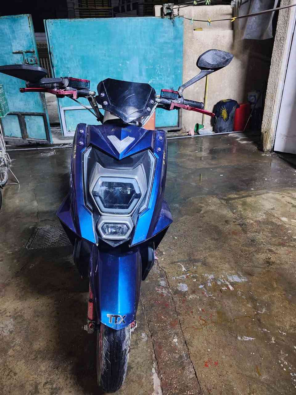 السلام عليكم دراجة شحن للبيع 5 بطاريات الدراجه نضيفة كلش نضيفه بيها بس المجمع الأيمن مكسور 
السعر 500 وبي مجال 
للاستفسار الاتصال ***********
