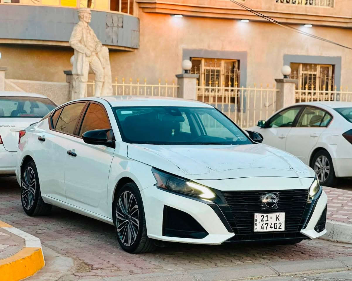 للبيع التيما 
السعر 137 بيها مجال بسيط 
*********** 
موديل 2023 
الون ابيض 
تحكم ستيرن 
تثبيت سرعه 
كاميرا خلفي 
رادار 360 درجة 
تايرات جديد 
ويل SL
ماشيه 59 
تشغيل عن بعد 
تبريد ثلج 
بجم امامي خلفي كبس 
رقم شاصي وسونار بلمنشور 
مكان السياره ديالى خانقين
