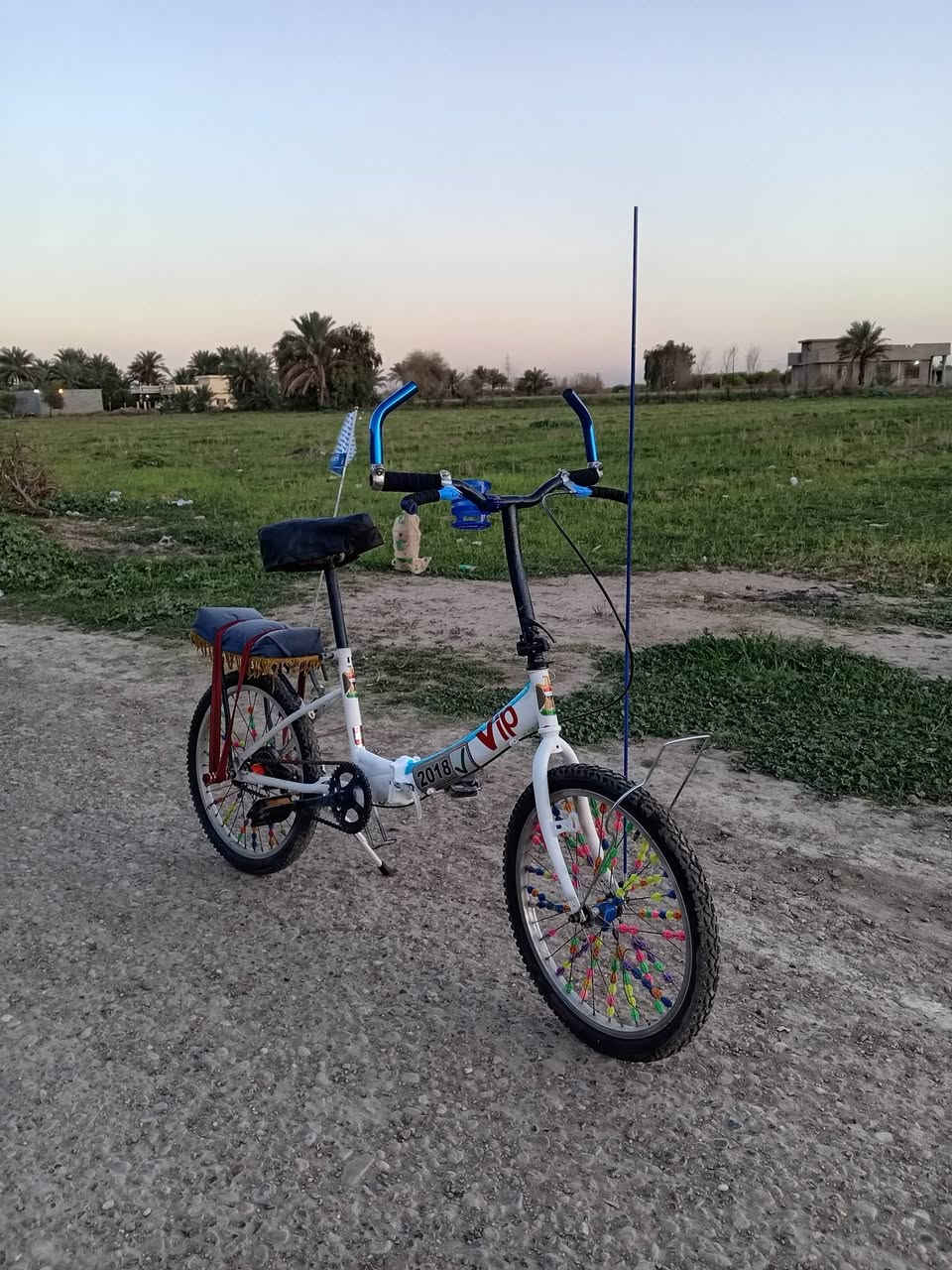 ياالله السلام عليكم
(رمضان كريم) 
للبيع بايسكلات عدد2
واحد حجم 26نضيف كلش مستعمل شهرين فقط تايرات وجوابه جدد عداد سرعه وكير خفيف وثكيل 
والثاني حجم 20ابو الطبكه تايرات وجوابه جدد يتحمل وزن 100كيلو 
ابيع شلع 
السعر: 150
المكان: الدجيل مقابل سيطرة العبايچي قريه الرواد 
الاتصال: ***********
