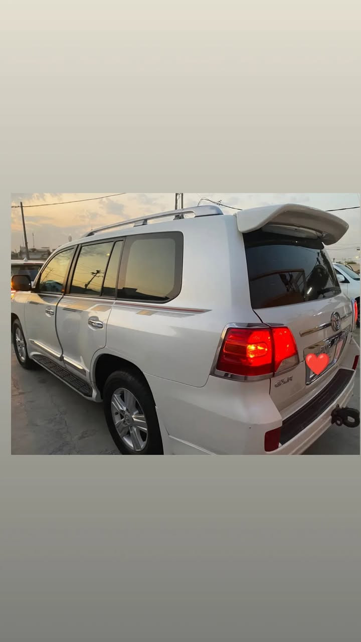 للبيع لانكدروز 2014 ساز كفاله عدا الموجود بالسونار السياره جاهزه من كلشي كير مكينه حداده السياره نظيفه واستخدام شخصي *********** مكاني الديوانيه 370$ وبيها مجال
