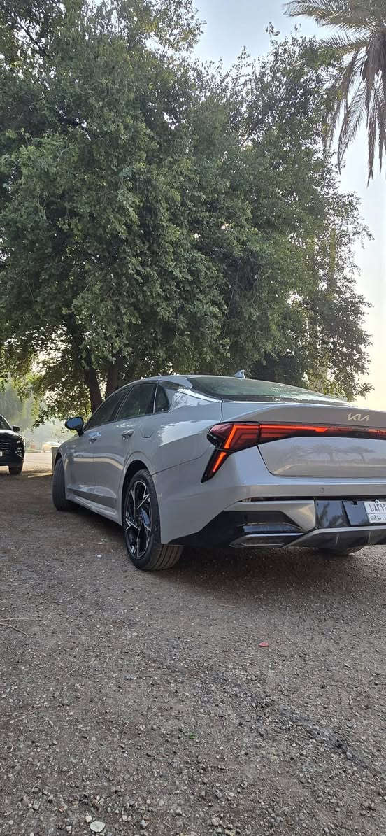 كيا كي فايف K5 GT-LINE 2025 
وارد أمريكي زيرو ماشية 3000 فقط  
مكينة 2.5L 
بدون رقم تترقم اي محافظة 

المواصفات 🔰

شاشة + بصمة + كشنات جلد أسود ومطعم ابيض + تشغيل عن بعد 
رادارات + بصمة أبواب + صندوق ذكي + 5 وضعيات قيادة 

كشنات كهرباء + حساسات خلفية + قيادة ذاتية 
بكلايت مسطرة LED + شحن وايرليس + بريك دكمه
أوتو هولد + توقف ذاتي

صور الحادث مرفقه اسفل المنشور 🔻
 حادث السيارة جاملغ خلفي وقبق صندوق 

📍 مكان السيارة / بغداد 
📞 للإستفسار ***********
