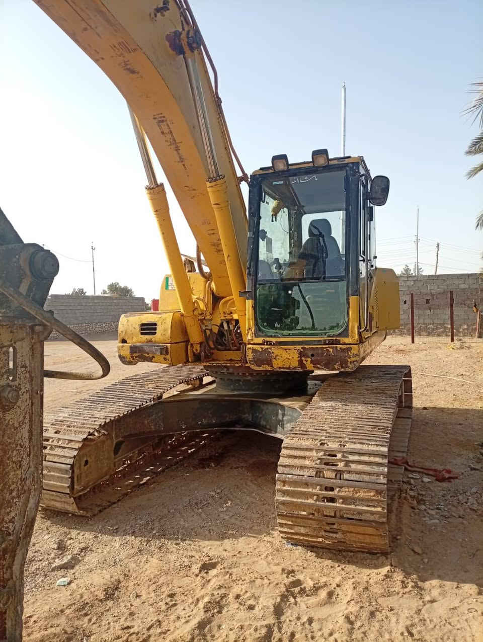 سلام عليكم حفاره كوماتسو لبيع داش سفن الحجم ٢١٠ الشاي يتصل  *********** مراوي  تريله كلاب يرهم
