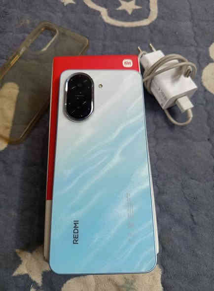 السلام عليكم جهاز ريدمي A5 جهاز نظيف 100% شخط ما بيه ذاكرة 128 وياه شاحنة وكفر السعر 110 المكان بغداد الامين الثانية تواصل على هاذة الرقم *********** بغداد
