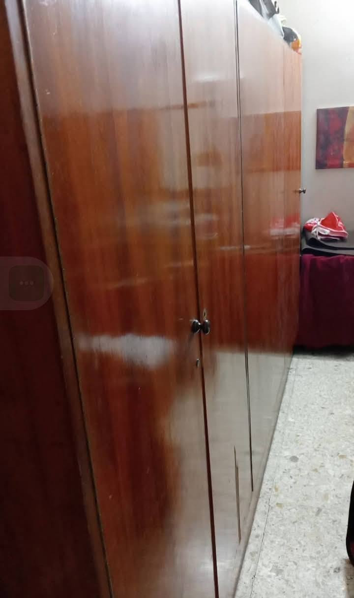 السلام عليكم ورحمة الله وبركاته عندي كنتور ست بوب صاج داخل خارج وميز تواليت صاج بسعر 150قفل مكاني البلدبات شارع القدس رقم الهاتف ***********
