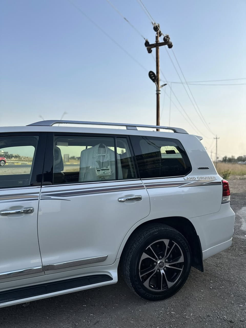 السلام عليكم لاندكروز 2021 للبيع  محرك 6 سلندر GXR 
بحرينية السيارة داخل قرميدي السيارة كفالة عامة من كلشي بيها فقط الجامرلغ عكس السايق مفتوحة براغية فقط حيل جديدة ونظيفة متصرف عليها دينار واحد
فتحة ، ٣ قطع تبريد ، صندوك كهرباء ، كراسي ٣ دكم ، تخم تاير جديد وباقي المواصفات معروفة
رقم اربيل الجديد باسمي تحويل ثاني يوم
ماشية 70 الف حقيقي شرط الفحص
السعر 515$ وبيها مجال بسيط
العنوان ديالى الخالص 
***********
