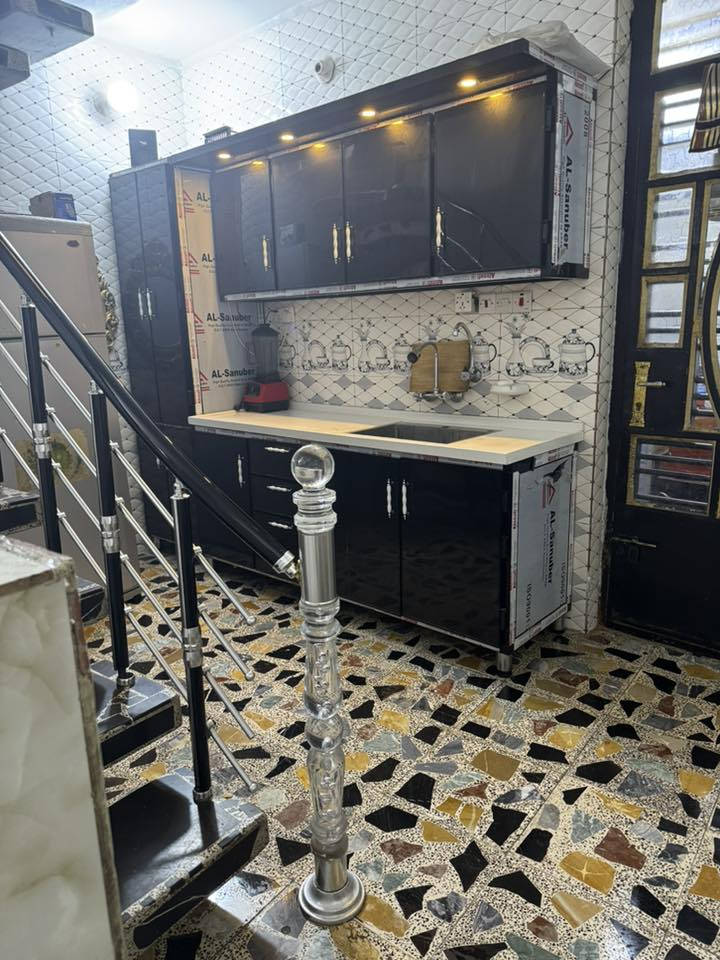 مكلف بالنشر 
بيت زراعي سند ٢٥ في الخطيب الزراعي قرب اسواق ٢٤ساعه واجه ٥ نزال ١٠ يحتوي على استقبال ومطبخ وحمام داخل وخارج وغرفه وهول صغير بالطابق الثاني وحمام هم بعده ماكامل بالطابق الثاني 
للاستفسار الاتصال على رقم صاحب البيت بي واتساب 
***********
***********
