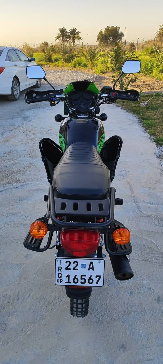 السلام عليكم للبيع دراجة دايون جبلي محرك 200cc موديل 25 طالعة من الوكالة ب 26 ما بيها اي نقص دراجة صارلها شهر من طالعة من الوكالة بعدها على حالة الوكالة رقم وسنوية السعر 3 وبيها مجال التواصل على الرقم ‏‪0781 829 3741‬‏
