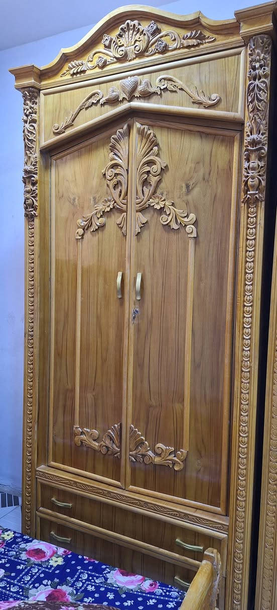 السلام عليكم غرفه للبيع جديده كنتور ست بوب ***********
