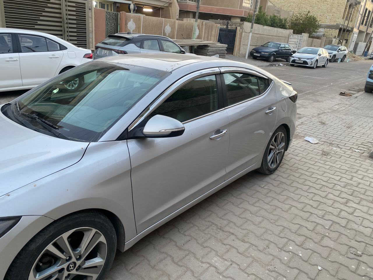 السلام عليكم النترا ٢٠١٧ وارد كندي
فول مواصفات لمتد
١- كشنات جلد 
٢- بصمه 
٣- فتحه 
٣- تبريد بيانو 
٤- كشن السايق كهرباء+ خزن+كشنات تدفئة 
٥-مثبت سرعه 
٦- شاشه 
٧- بك لايتات لد لكزز 
السياره كلش حلوه و نضيفه 
ماشيه ١٦٠٥٠٠ 
كشن السايق بي شك بسيط 

رقم التلفون ***********

حادثها بل جنطة صبغ بنيد بدون دواخل
