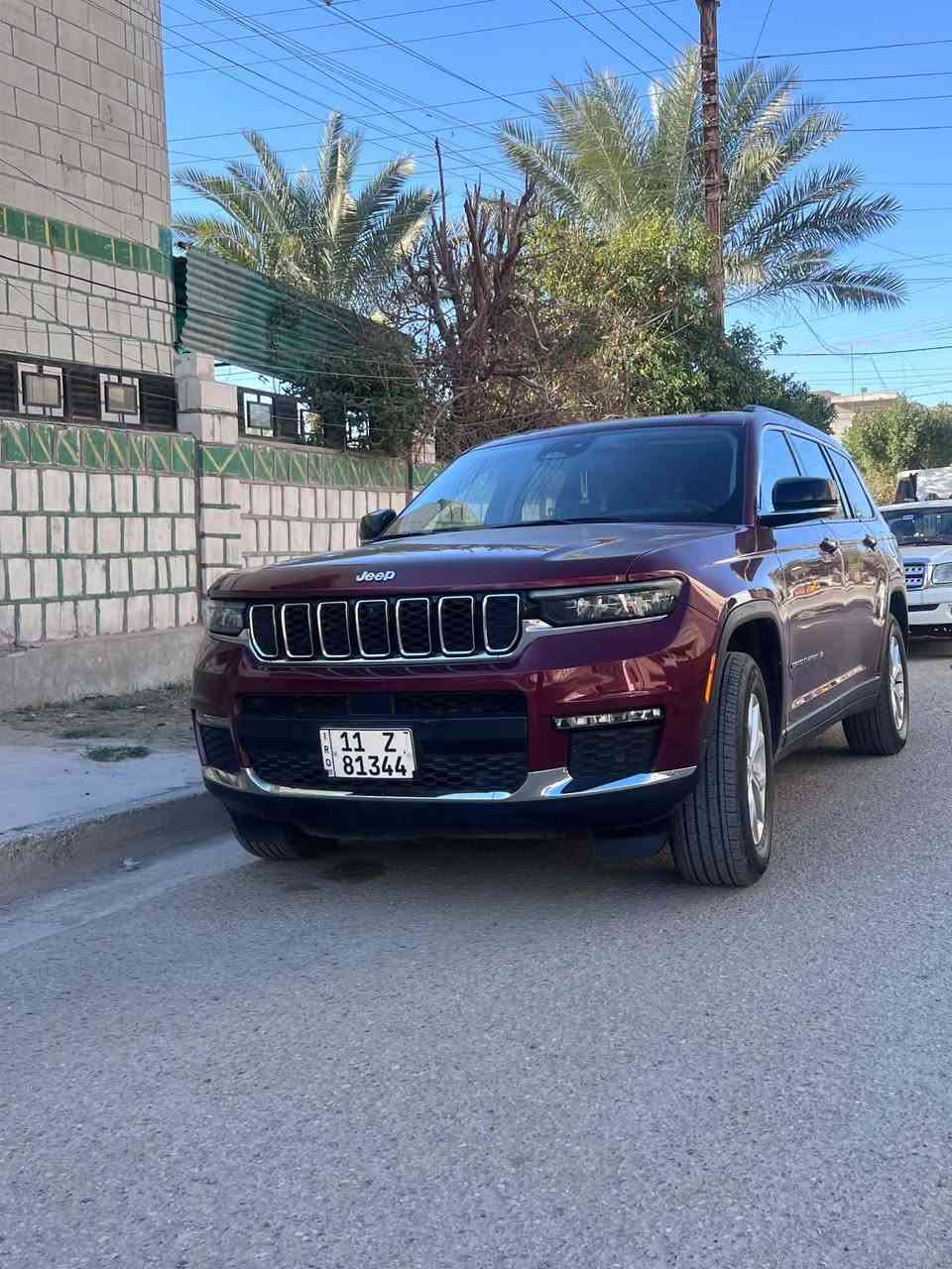 🚗 للبيع: جيب شيروكي ليمتد 2023
📍 مكان السيارة: بغداد 
📞 للتواصل: ***********
💰 السعر: ٢١٨ ورقة – قابل للتفاوض
📊 المسافة المقطوعة: ٢٦ مايل فقط
🛠️ المحرك: 6 سلندر – 3600cc

⚙️ المواصفات (فئة ليميتد):
• مقاعد جلدية فاخرة
• مقاعد أمامية تبريد وخلفية قابلة للتدفئة
• فتحة سقف بانورامية
• 7 مقاعد
• نظام دفع رباعي (4WD)
• تشغيل عن بُعد
• بصمة تشغيل
• بصمة أبواب
• شاشة وسطية كبيرة تدعمApple CarPlay
و Android Auto
• كاميرا 360 درجة
• باب خلفي كهربائي
• مصابيح LED أمامية وخلفية + أضواء ضباب
• مرايا جانبية كهربائية + نوافذ كهربائية بالكامل
• مقاعد فخمة 
• ناقل حركة ماوس 
‎شاشات عدد ٣ 
كامره عدد ٣ 
وبعد هواي مواصفات 

⚠️ أضرار السيارة:
ابيع السياره حزام بدون لغود وشواصي حادث سطحي
