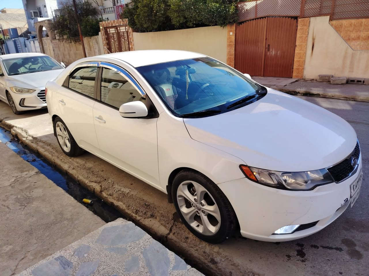 السلام عليكم 
كيا سيراتو ٢٠١١ مكينة ١٦ كوري  
صبغ ربع البوند وربع الجاملغ مثل ماماشر بالصور بدون داخل بدون ايرباك 
كير ومكينة ذهب طخم جديد تاير جديد 
سيارة حلوة حيل 
السعر ٨٨ 
مكان السيارة الموصل 
للاستفسار 
***********
