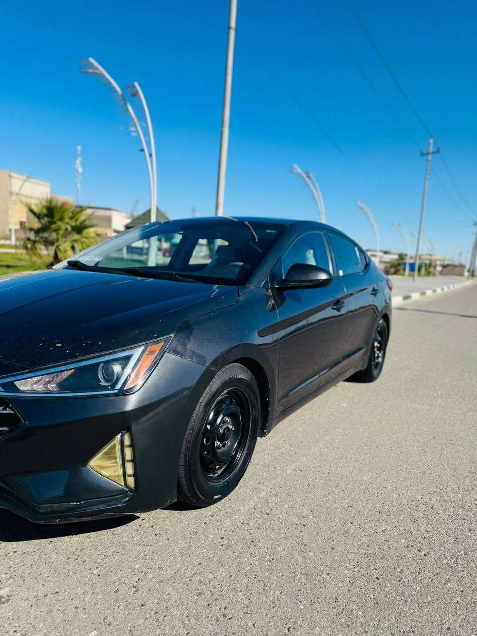 السلام عليكم 
النترا موديل 2020 وارد امريكي
محرك 2000 دوش 
شاشة وكامرة وحساس 
رادار جانبي بالمري
رادار امامي توقف ذاتي
تحكم كامل ستيرن مع مثبت سرعة
ممشة السيارة 97000 ميل
حادثها چاملغ امامي وبنيد وصار بيها صبغ جاملغ خلفي 
السعر 120 ورقة وبي مجال بسيط
مُكلف بالنشر هذا رقم صاحب السيارة

‭0770 990 5661‬ البصرة, العراق
