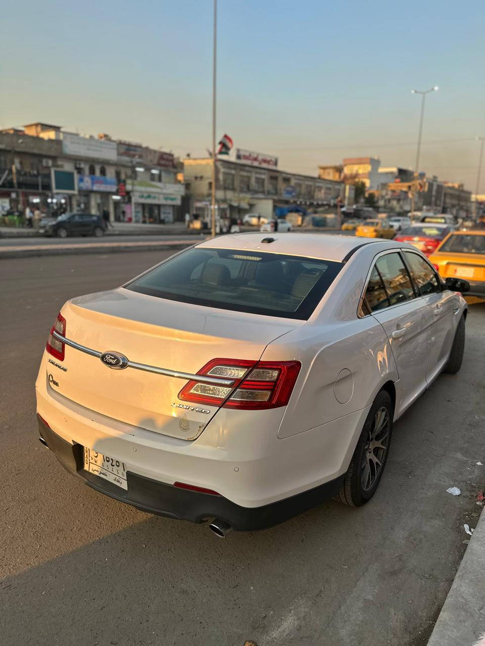 🔥 للبيع فورد تورس 2013 لمتد خليجي 🔥
فرصة للجادين، سيارة نظيفة جدًا واستعمال شخصي  
✅ موديل 2013  
✅ فئة لمتد خليجي  
✅ ما بيها صبغ  
✅ مقاعد جلد  
✅ شاشة + كاميرا  
✅ حساسات أمامي وخلفي  
✅ بصمة تشغيل  
✅ فتحة سقف  
✅ تبريد وتدفئة مقاعد  
✅ دبل إيربك + أنظمة أمان  
✅ مكينة وجير وشاصي بحالة ممتازة  

السيارة جاهزة للفحص وما تحتاج صرف  
السعر مناسب  ١٢٠وقابل للتفاوض للجادين  
📍 الموقع: بغداد  
📩 للاستفسار مراسلة خاص او اتصال 
***********
